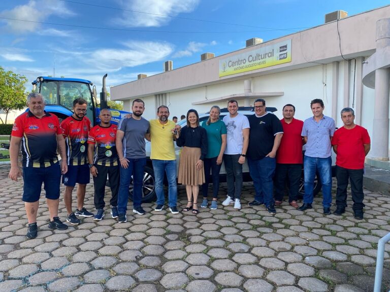 Deputado Laerte Gomes entrega veículo zero km para atender setor do esporte em Pimenta Bueno