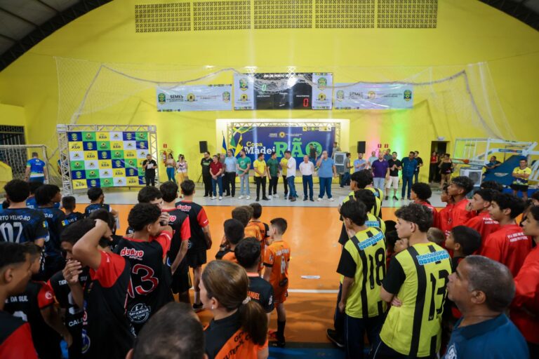 Atletas, autoridades e torcedores lotam Ginásio Dudu na solenidade de abertura da 1ª Copa de Futsal de Base