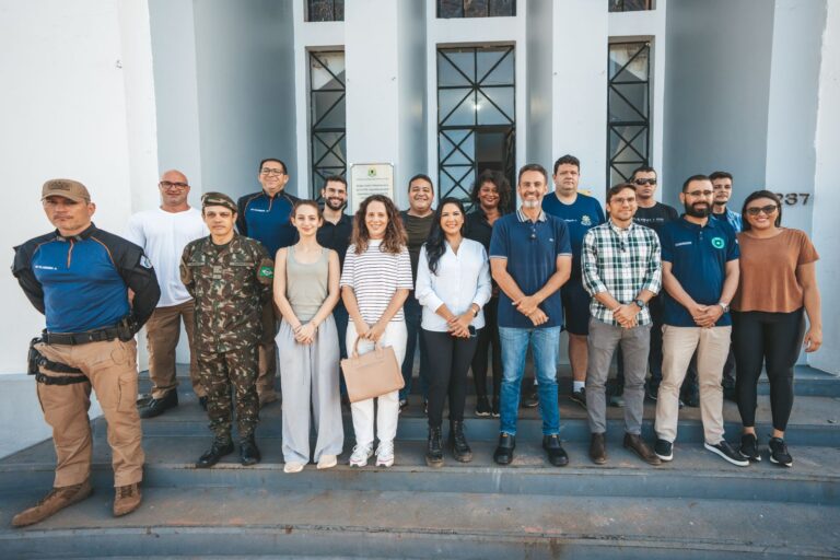 Comitiva parte em missão de reconhecimento de comunidades afetadas pela cheia