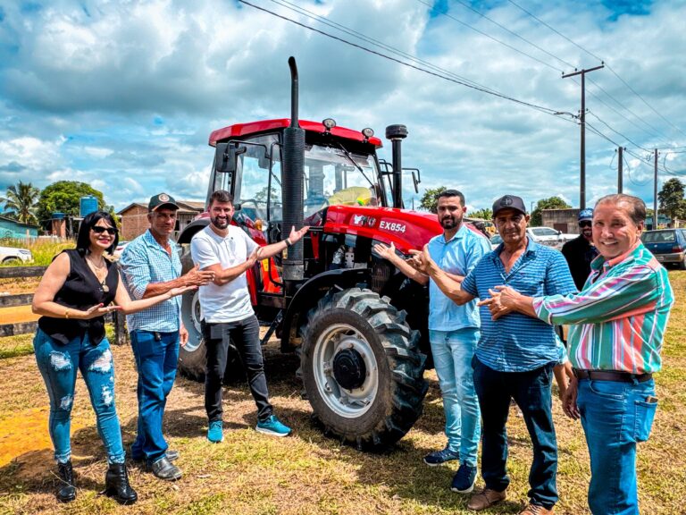 Deputado Nim Barroso entrega trator para associação de produtores rurais em Machadinho D’Oeste