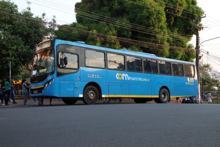 Usuários do transporte coletivo podem acompanhar a localização dos ônibus em tempo real por aplicativo