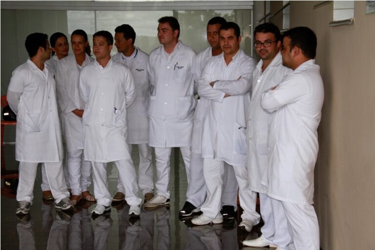 Governo de RO autoriza convênios com instituições de ensino para estágio de Medicina na rede estadual de saúde