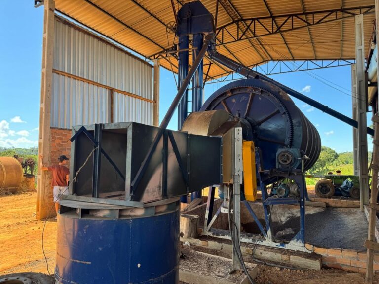 Deputado Laerte Gomes destaca ações e entrega secador de café em Vale do Paraíso