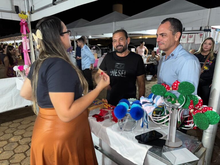 Laerte Gomes e vice-governador Sérgio Gonçalves visitam expositores da Feira de Empreendedores Rondônia – Edição Ji-Paraná