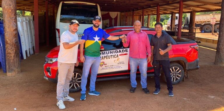 Nim Barroso entrega veículo para Associação Unidos Resgatando Vidas em São Miguel do Guaporé