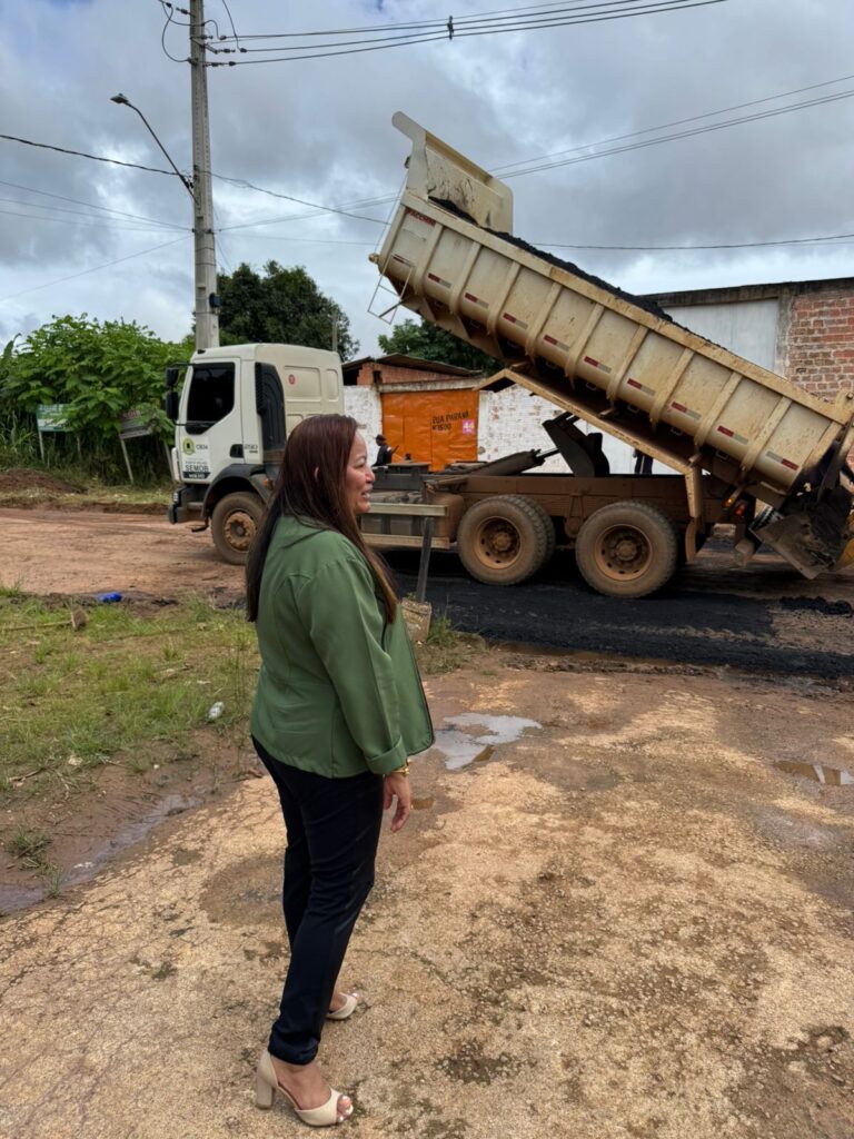 Semob realiza Tapa Buracos na Rua Paraná a pedido do vereador Edimilson Dourado