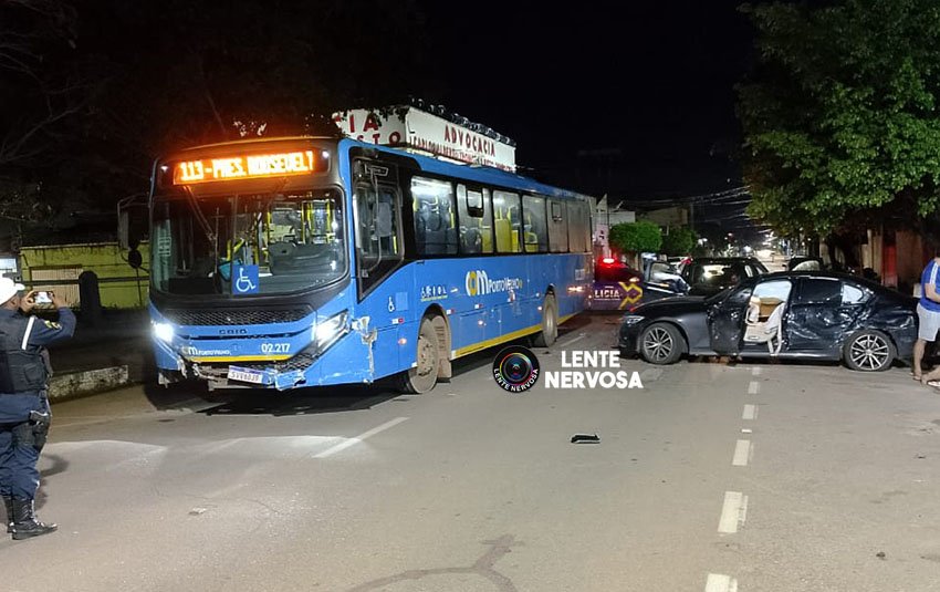 Mulher em BMW invade preferencial e tem veículo atingido por ônibus e outro veículo