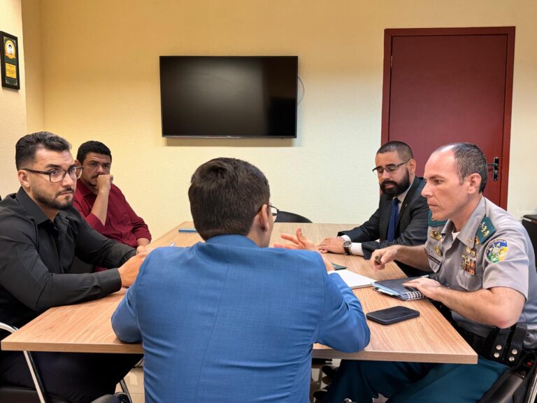 Termo de cooperação garantirá direitos aos atingidos pela cheia do Madeira