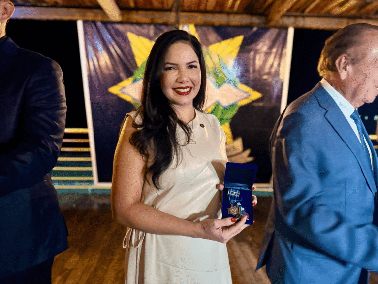 Deputada Federal Cristiane Lopes é homenageada com Medalha Mérito da Comunicação Social da Polícia Militar de Rondônia
