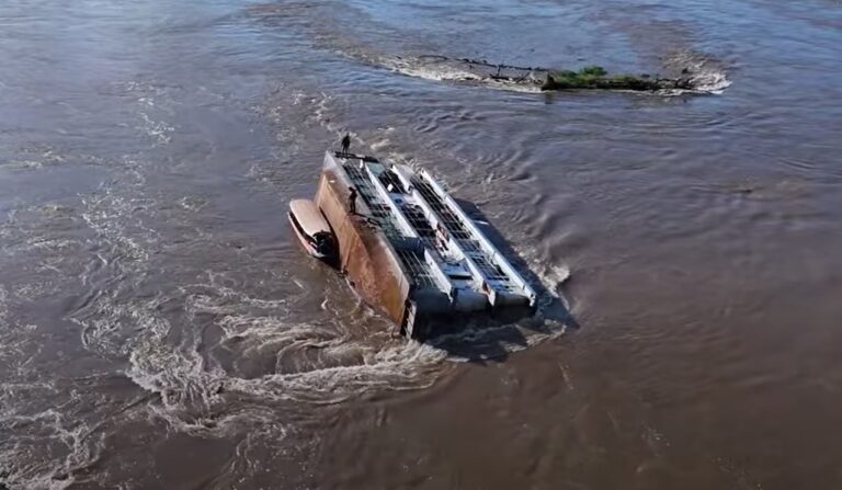Governo de RO avança em operação de resgate do Barco Hospital Walter Bartolo no Rio Mamoré – VÍDEO