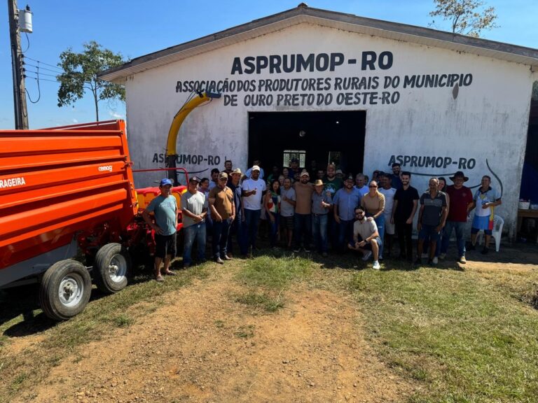Deputado Laerte Gomes entrega equipamentos agrícolas para fortalecer a agricultura familiar em Ouro Preto D’Oeste