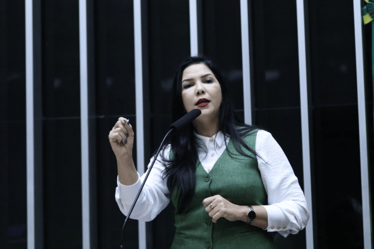 Vitória do povo brasileiro: Cristiane Lopes Vota a favor pela urgência em Projeto que suspende aumento do IOF