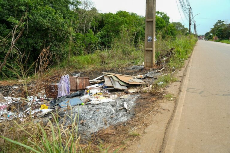Prefeitura notifica infrator por jogar lixo em via pública em Porto Velho