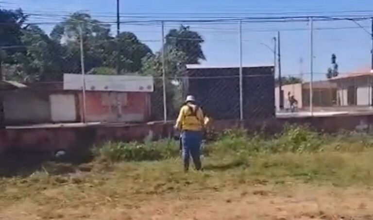 Campo da Três e Meio recebe limpeza após pedido do vereador Edimilson Dourado