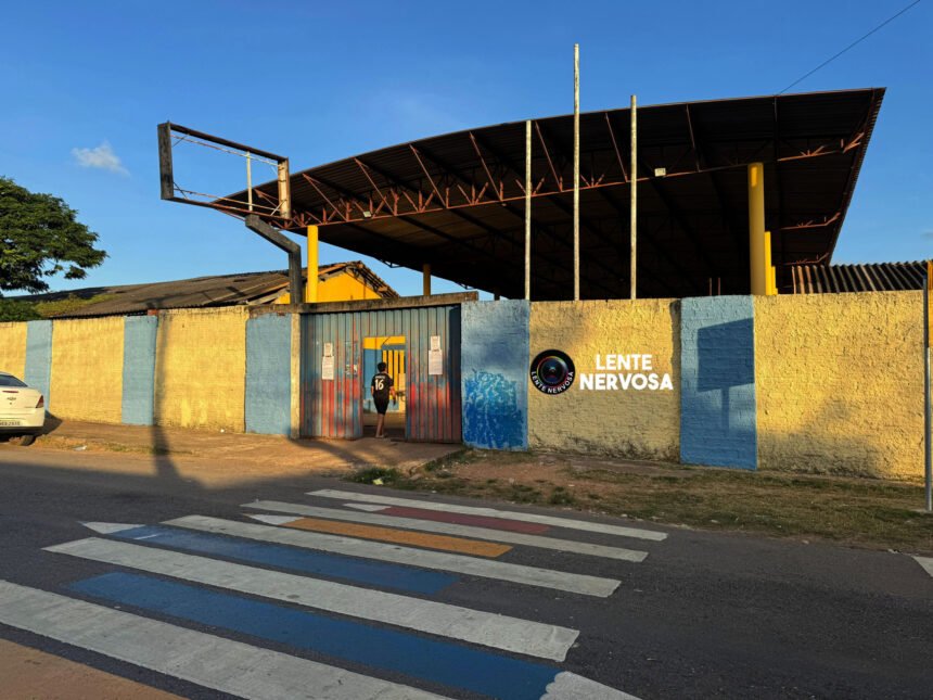 ABANDONADA – Escola do município está jogada às traças e alunos enfrentam condições insalubres - VEJA O VÍDEO