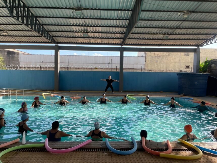 Projeto Viva Mais, da Prefeitura de Porto Velho, transforma a rotina de idosos com aulas de hidroginástica