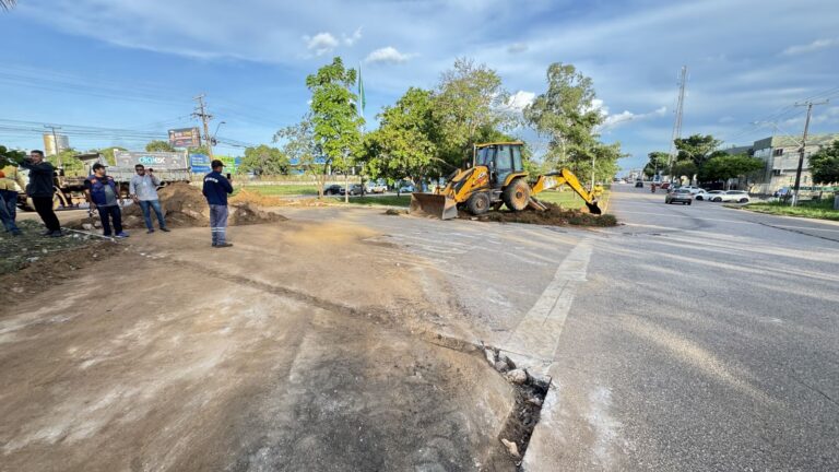 Prefeitura implanta de forma inédita “mão inglesa” na avenida Jorge Teixeira para reduzir acidentes e melhorar o fluxo na região