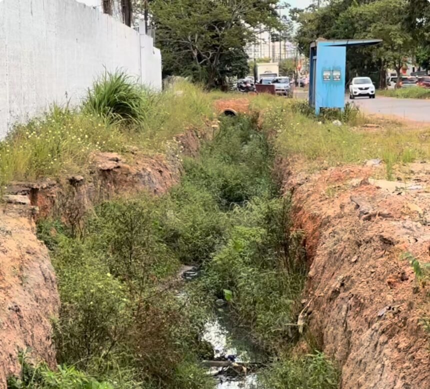 SEM PLANEJAMENTO - Vereador denuncia obra da prefeitura parada devido à falta de manilhas