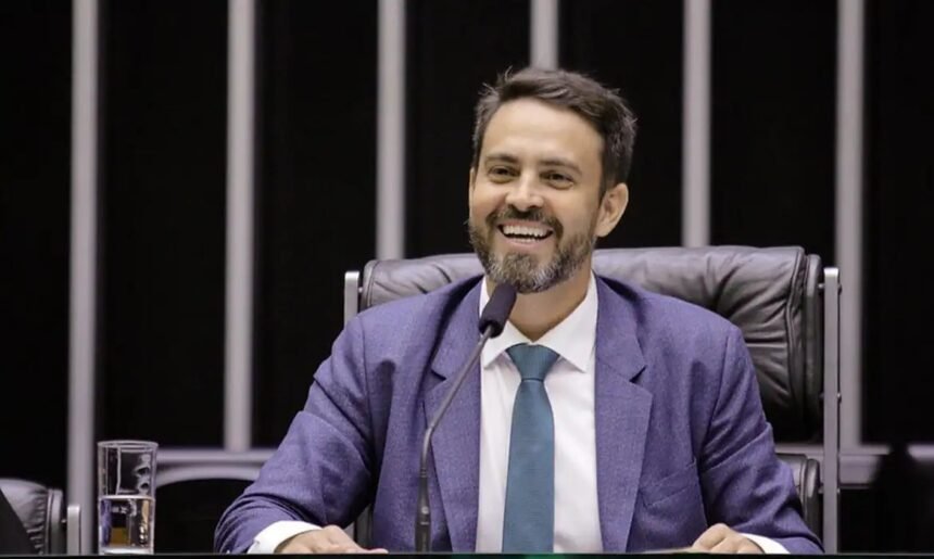 Léo Moraes entra no ranking dos políticos mais influentes do Brasil no Instagram em 2025
