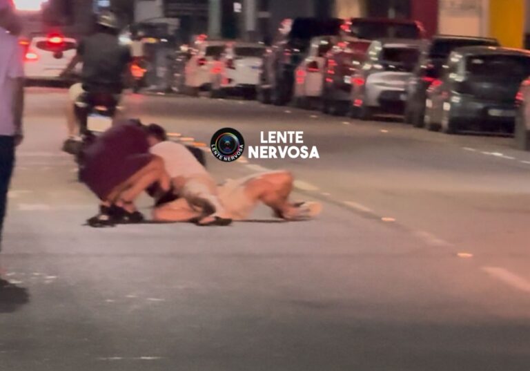 Briga generalizada termina com trio rolando no asfalto em frente à boate na Avenida Calama
