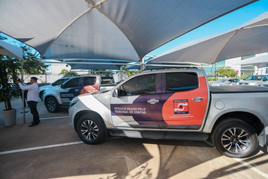 Defesa Civil de Porto Velho recebe quatro caminhonetes doadas pelo Tribunal de Contas 1 Defesa Civil de Porto Velho recebe quatro caminhonetes doadas pelo Tribunal de Contas