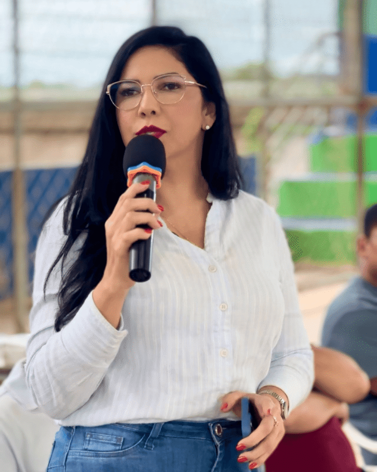 INÉDITO – Cristiane Lopes leva internet gratuita para moradores de Extrema, em Porto Velho