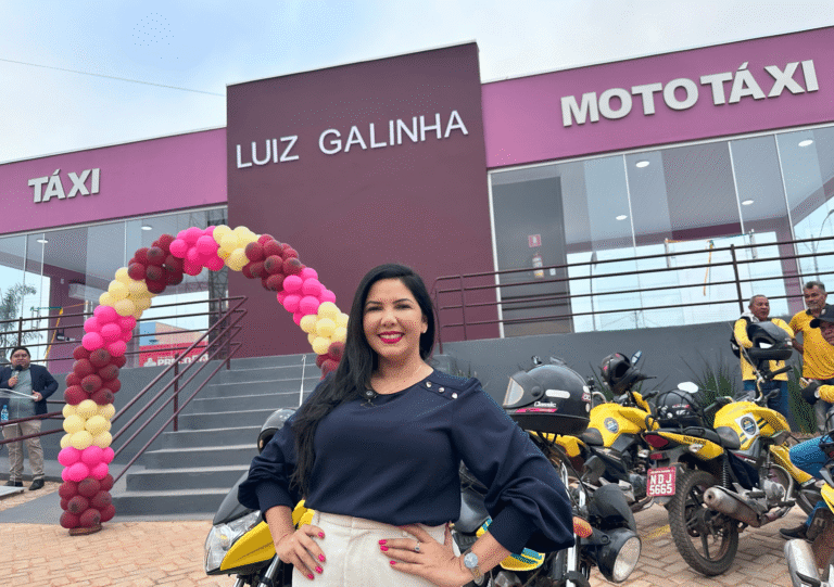 Deputada Cristiane Lopes entrega ponto de táxi e mototáxi em Nova Mamoré