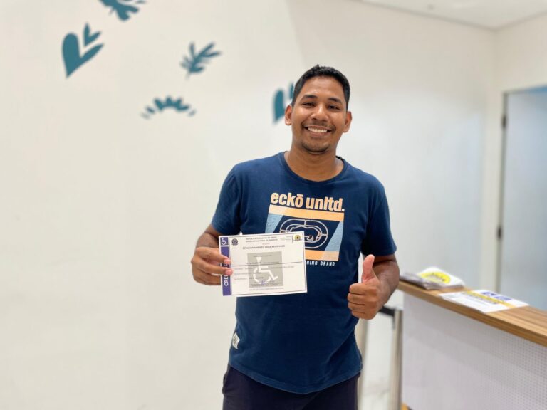 Prefeitura de Porto Velho realiza ação para emissão gratuita de credenciais de estacionamento para idosos e PcD