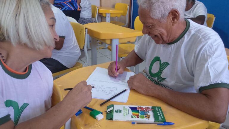 Porto Velho oferece alfabetização gratuita para idosos