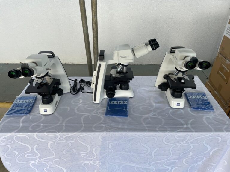 Entrega de 34 novos microscópios reforça a rede de diagnóstico laboratorial