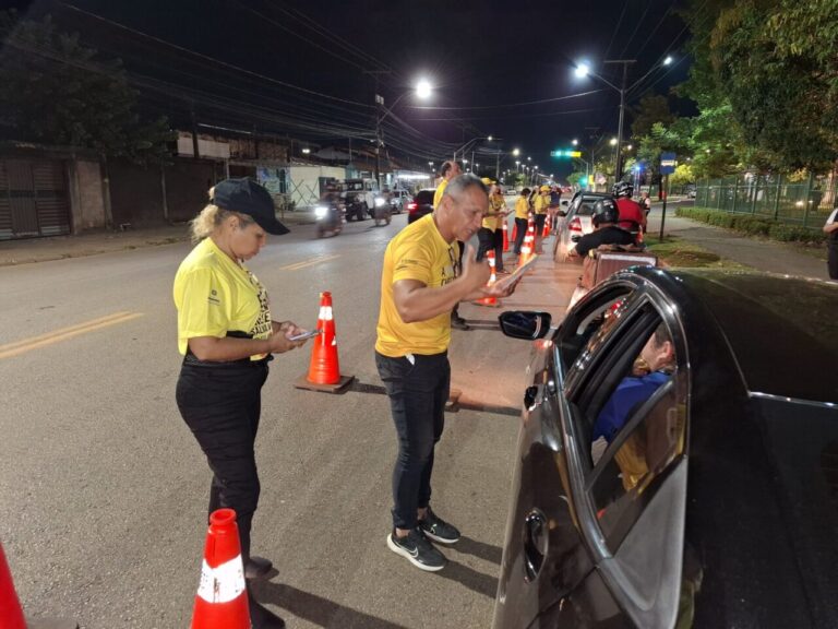 Ação educativa promove conscientização de condutores e pedestres em Porto Velho