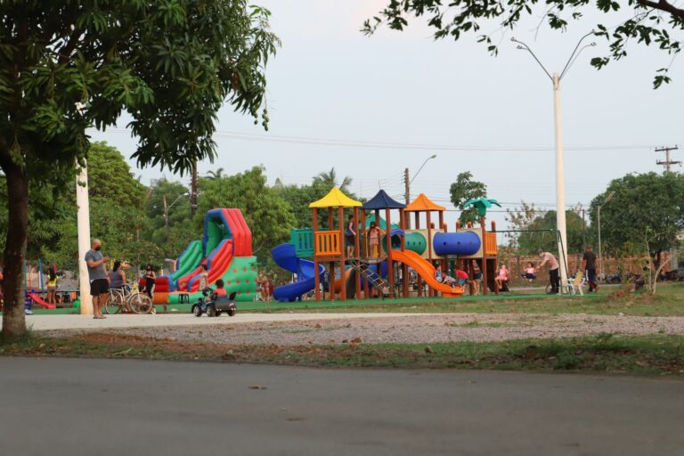 Prefeitura instala dispositivo que elimina risco de choque em praças da capital