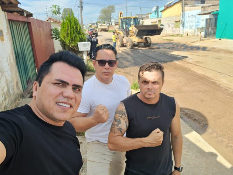 Serviço de tapa buraco é realizado na zona sul a pedido do vereador Edimilson Dourado