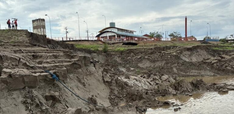 Defesa Civil de Porto Velho atua no Cai N’água após desbarrancamento