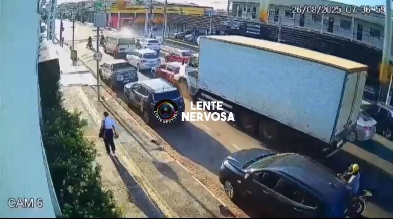 Motorista em caminhão sem freio atinge vários veículos e deixa motociclista ferido em Porto Velho – VEJA O VÍDEO