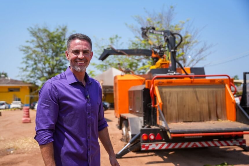 Prefeitura recupera máquina que transforma troncos em adubo para a agricultura 1 Prefeitura recupera máquina que transforma troncos em adubo para a agricultura