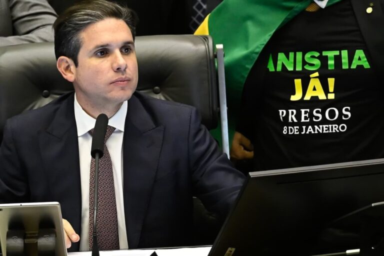 PL da Anistia avança sem Bolsonaro e com alcance do perdão indefinido
