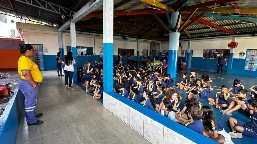 Prefeitura faz ação educativa sobre meio ambiente com alunos do Instituto Educacional Marise Castiel