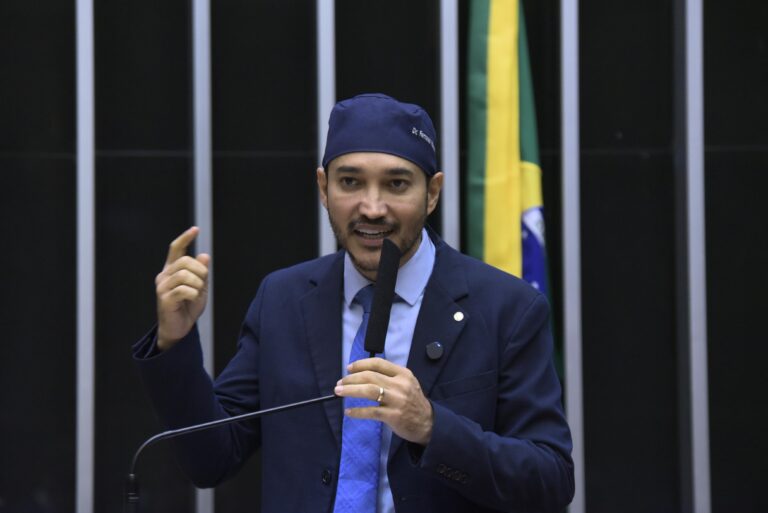 Dr. Fernando Máximo defende projetos em benefício de pessoas com Transtorno do Espectro Autista