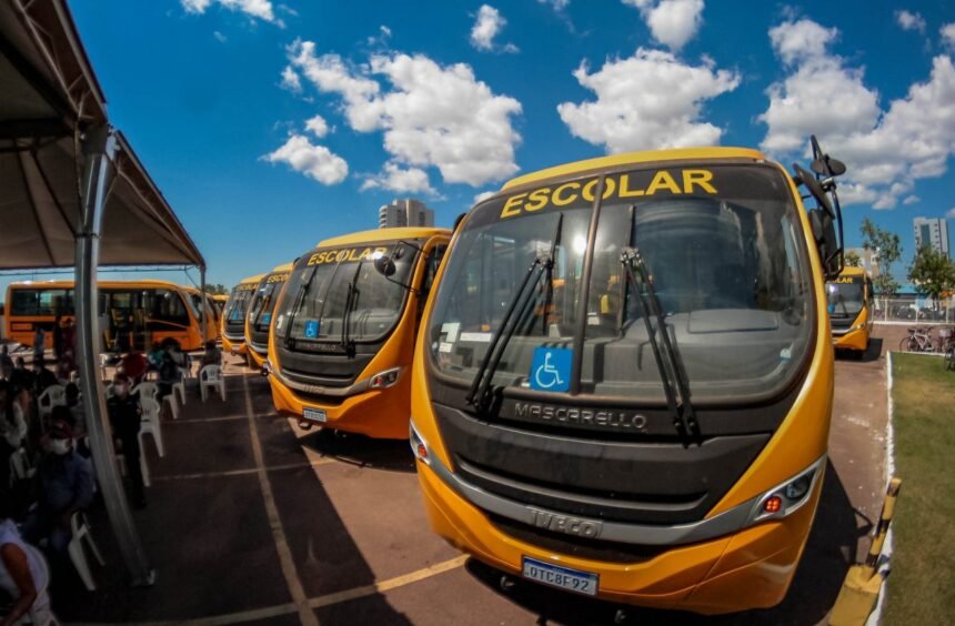 Governo de RO entrega ônibus e embarcações escolares nesta terça-feira, para reforçar transporte de estudantes da rede estadual