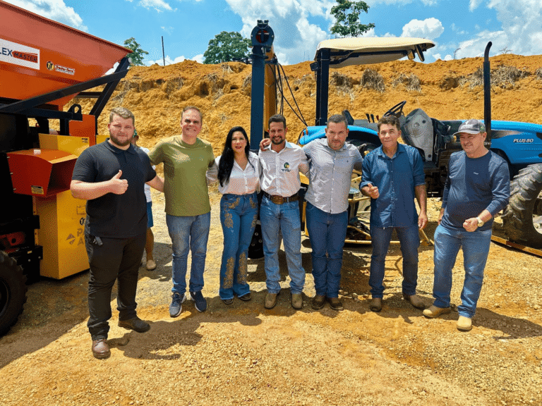Deputada federal Cristiane Lopes entrega implementos agrícolas para produtores rurais de Vale do Anari