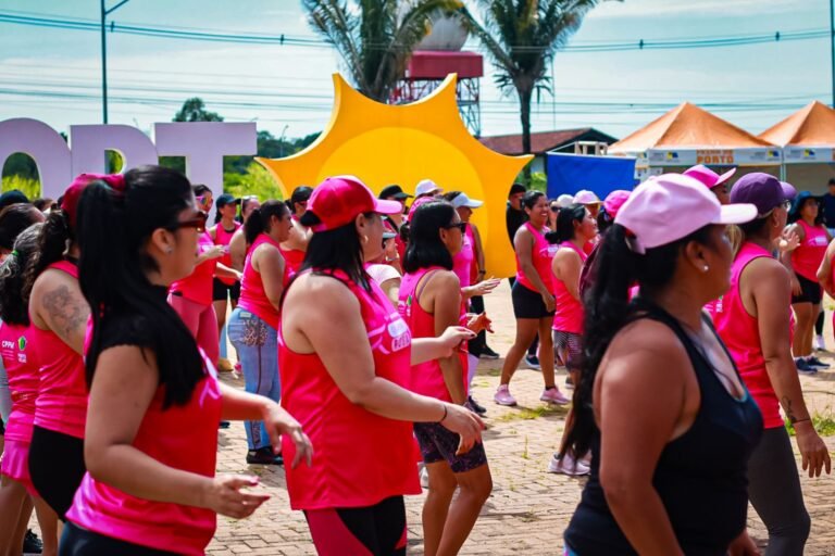 Caminhada “Passos que Florescem” colore o Espaço Alternativo em alusão ao Outubro Rosa