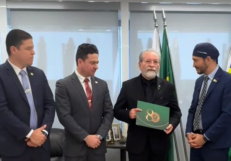 Deputado Fernando Máximo é homenageado pelo Conselho Federal de Medicina