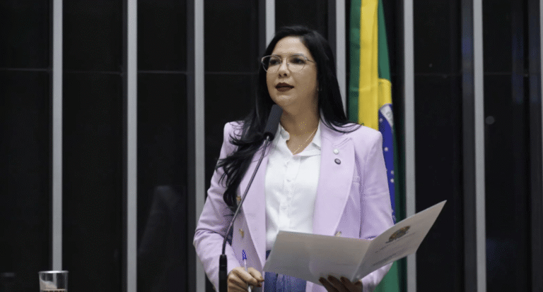 Sim” à vida: Cristiane Lopes vota para proteger crianças desde a gestação