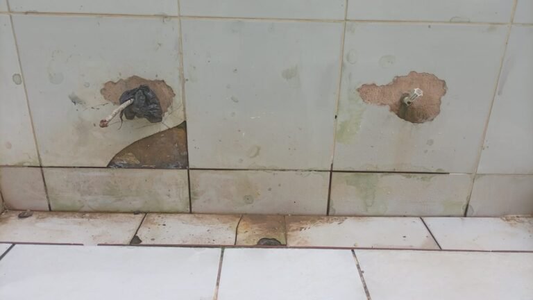 Vandalismo em espaço público causa prejuízos à estrutura