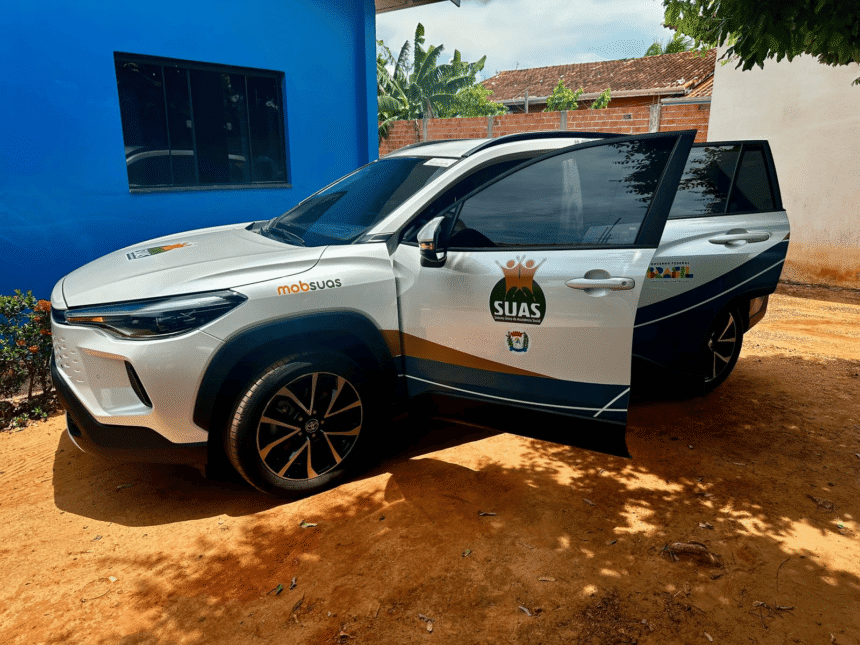 DENTRO DA MATERIA NOVO HORIZONTE Cristiane Lopes entrega veículo e equipamentos para fortalecer a Assistência Social em Novo Horizonte d’Oeste (RO)