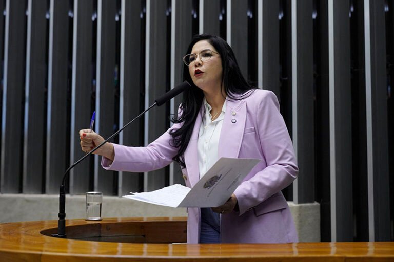 Últimas Notícias 2 Deputada Cristiane Lopes Vota Favorável ao Projeto que Endurece o Combate às Organizações Criminosas no Brasil