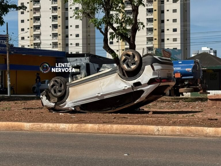 Motorista capota carro avaliado em quase R$170 mil ao ser atingido por caminhonete na Avenida Jorge Teixeira – VÍDEO