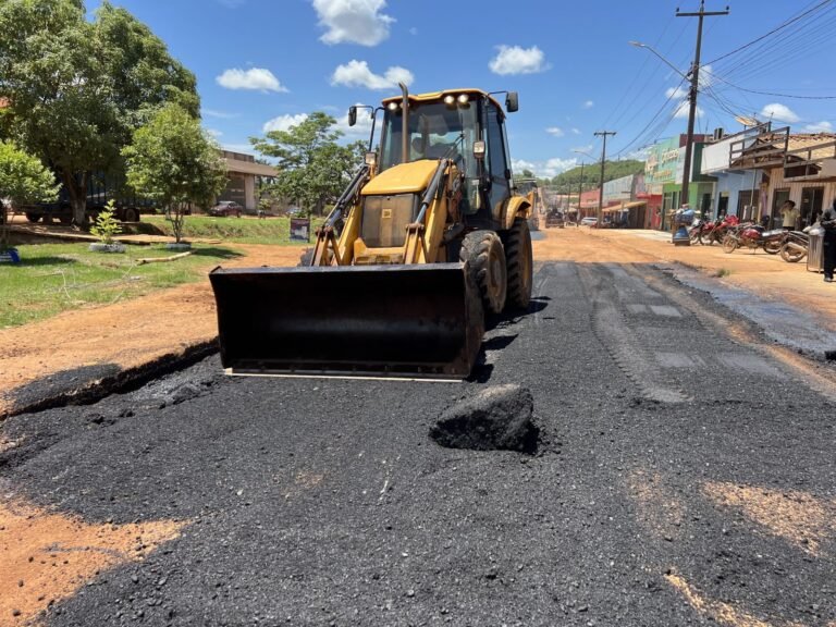 Prefeitura de Porto Velho realiza serviço de tapa-buracos em União Bandeirantes com aplicação de 100 toneladas de asfalto