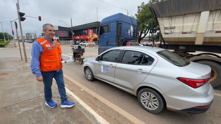 Defesa Civil Municipal realiza pit stop para orientar a população em caso de enchentes